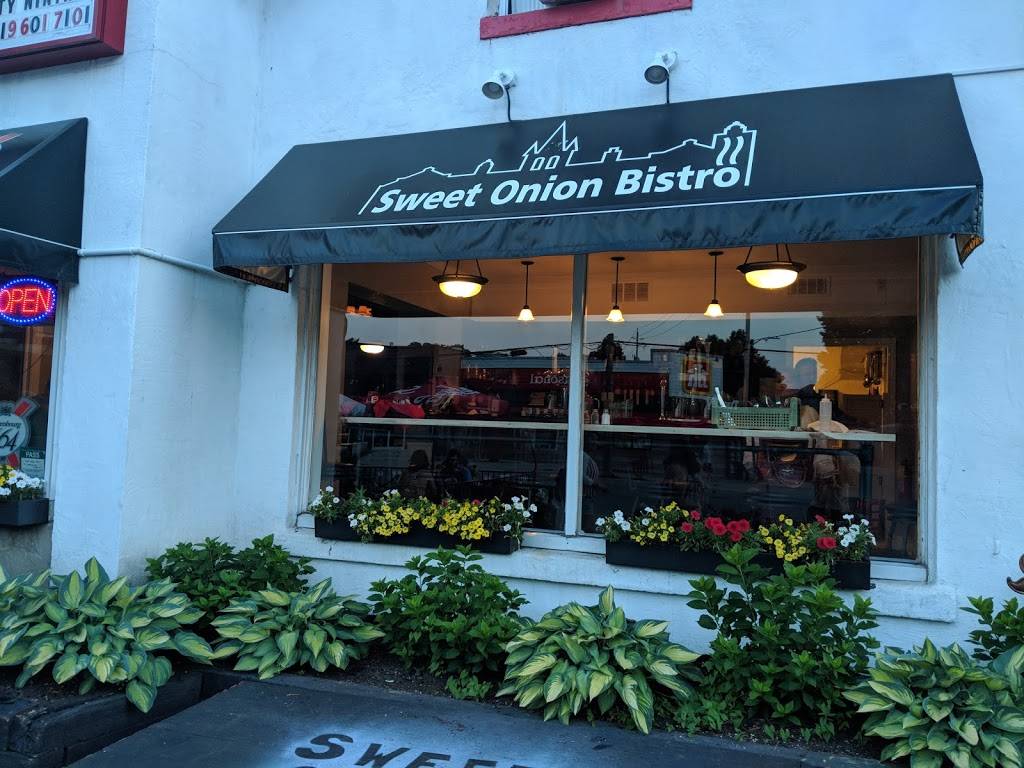 The Sweet Onion Bistro | restaurant | 135 Wortley Rd, London, ON N6C 3P4, Canada | 5196017101 OR +1 519-601-7101