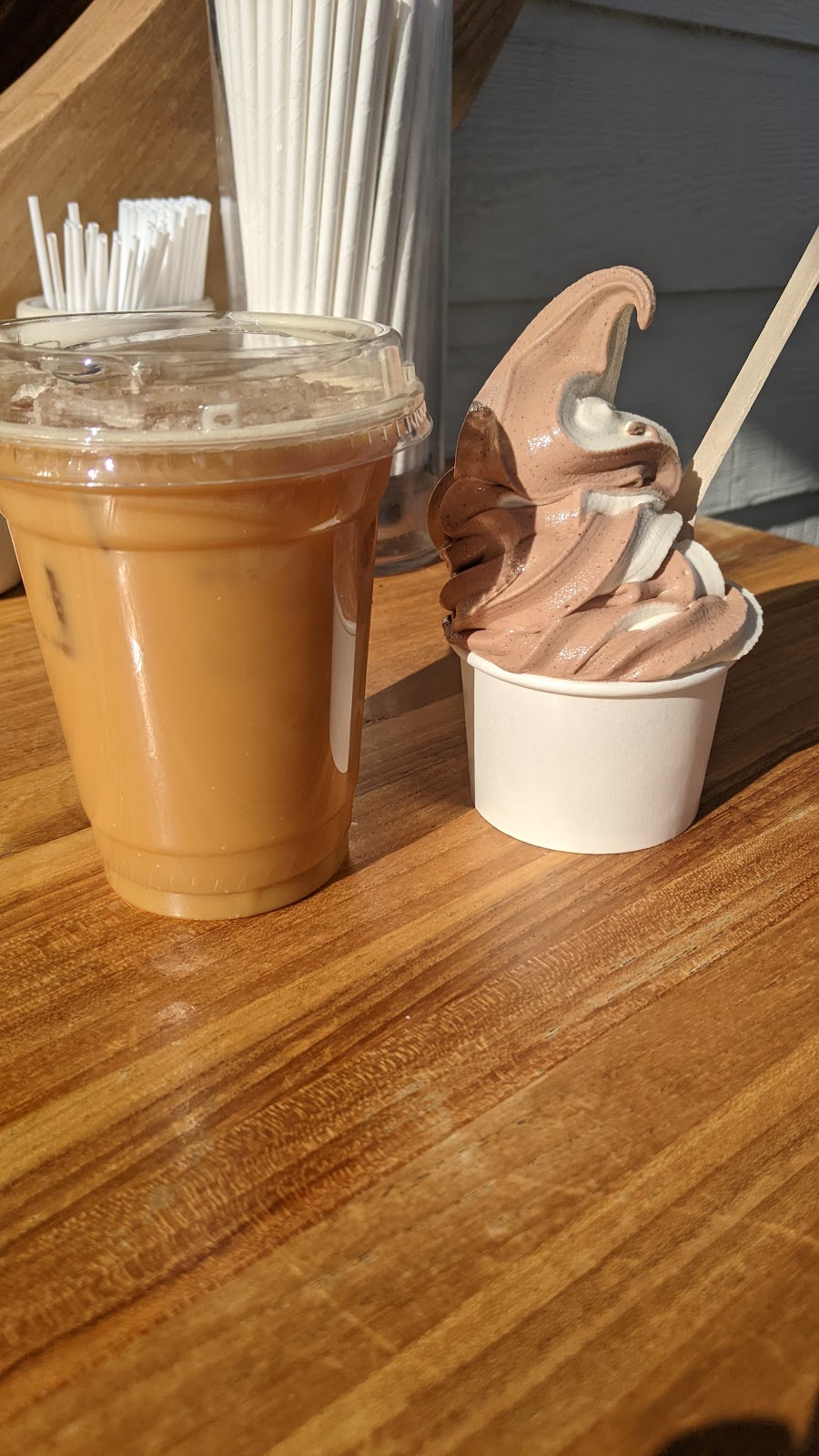 XO Santa Barbara | restaurant | 121 E Yanonali St, Santa Barbara, CA 93101, USA | 8058804227 OR +1 805-880-4227