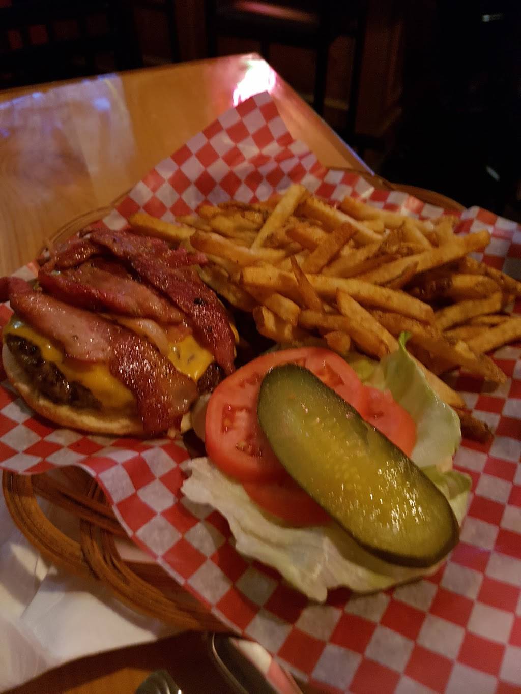 Fat Louies American Style Pizzeria & Bar | restaurant | 384 Linwell Rd, St. Catharines, ON L2M 2P2, Canada | 9059344673 OR +1 905-934-4673