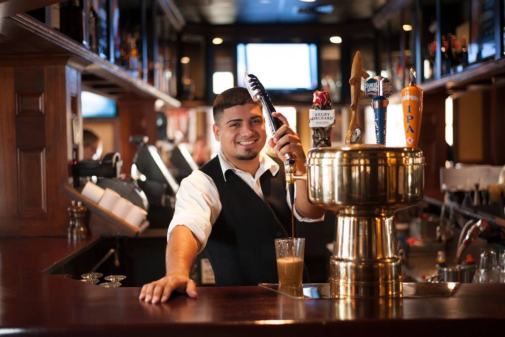 Joes American Bar & Grill | restaurant | 100 Atlantic Ave, Boston, MA 02110, USA | 6173678700 OR +1 617-367-8700