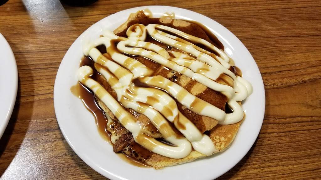 Dennys | restaurant | 1256 W High Ave, New Philadelphia, OH 44663, USA | 3304406574 OR +1 330-440-6574