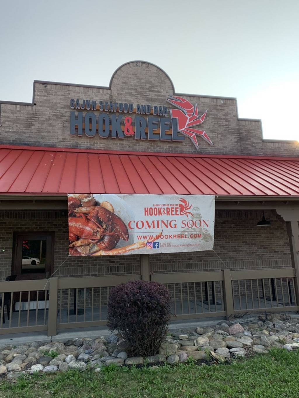 Hook & Reel Cajun Seafood & Bar | restaurant | 4949 Cal Sag Rd, Crestwood, IL 60445, USA | 7083888232 OR +1 708-388-8232