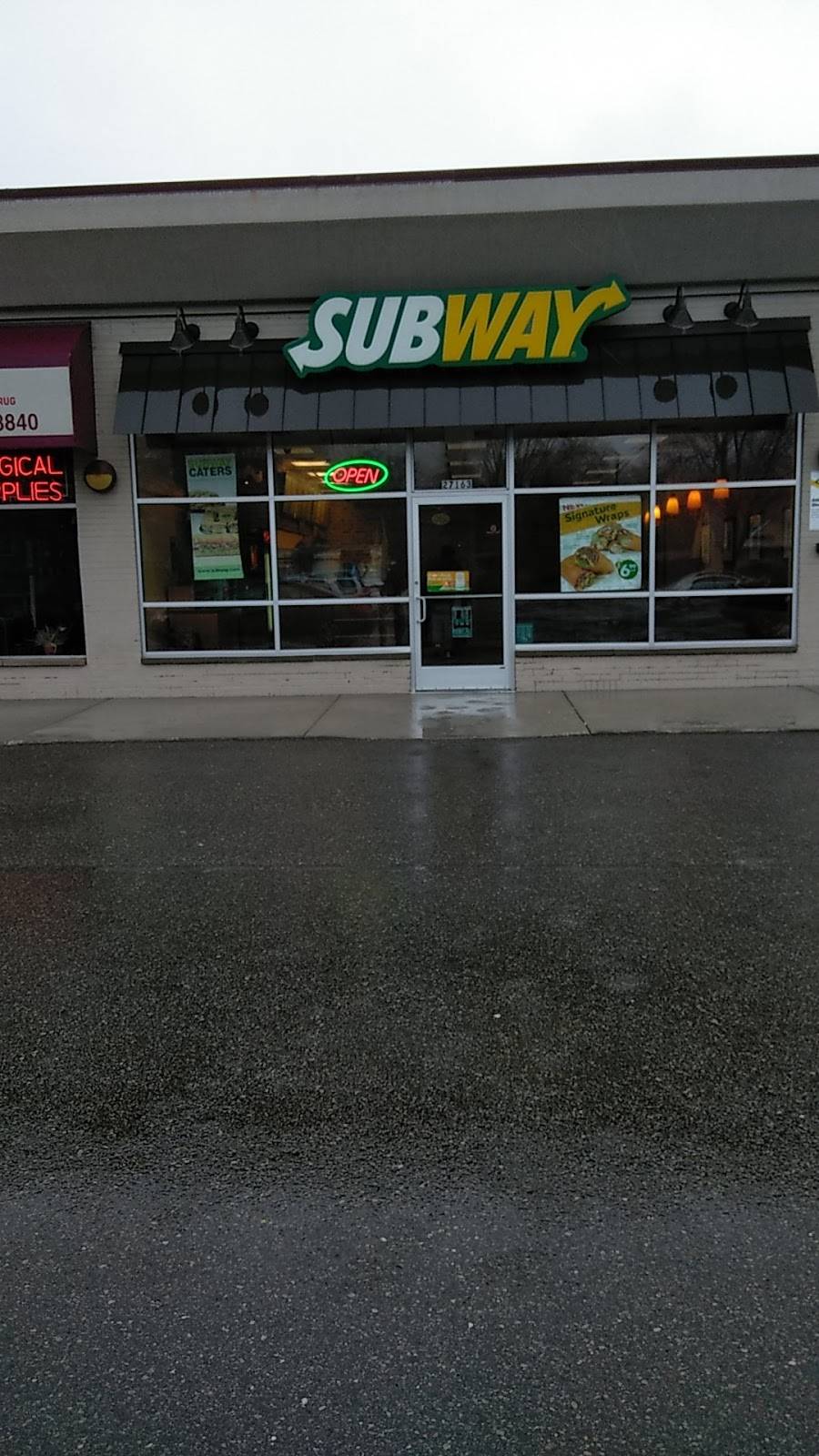 Subway | restaurant | 27163 Greenfield Rd, Southfield, MI 48076, USA | 2485958833 OR +1 248-595-8833