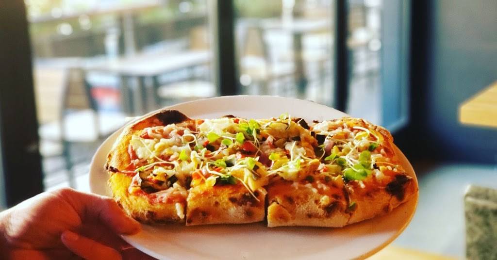 Casatis Pizza Vino | restaurant | 444 W Fullerton Pkwy, Chicago, IL 60614, USA | 7738571237 OR +1 773-857-1237