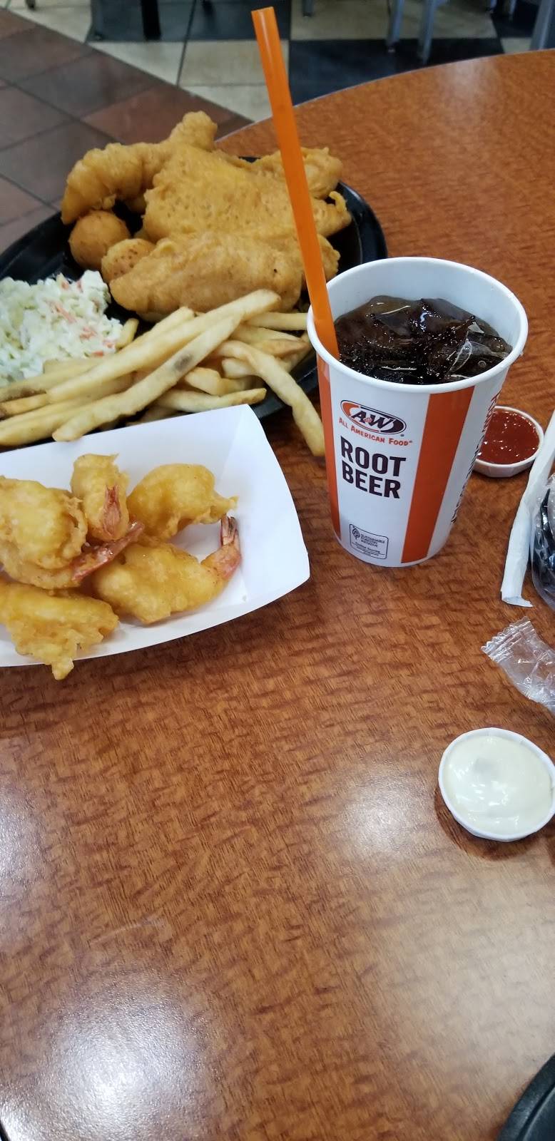 A&W Restaurant | restaurant | 379 N Bluff Rd Lot 10, Collinsville, IL 62234, USA | 6183455571 OR +1 618-345-5571