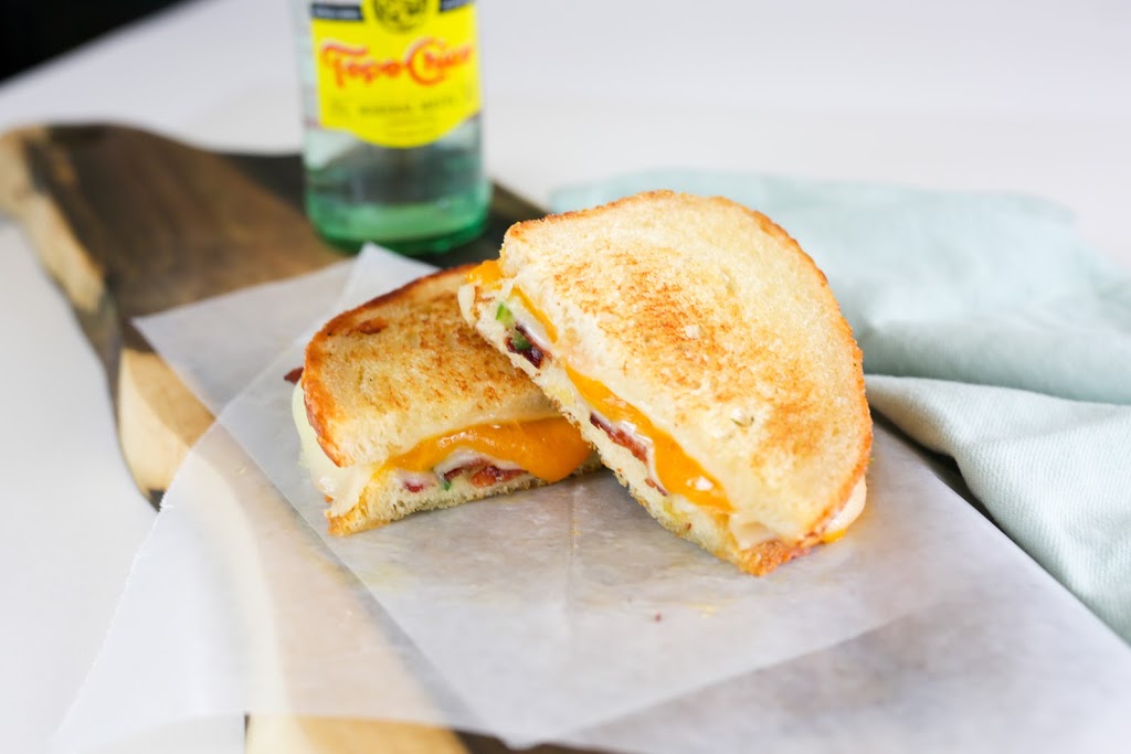 Ragga Surf Cafe | restaurant | 9650 N Ocean Shore Blvd, Marineland, FL 32060, USA | 9042741962 OR +1 904-274-1962