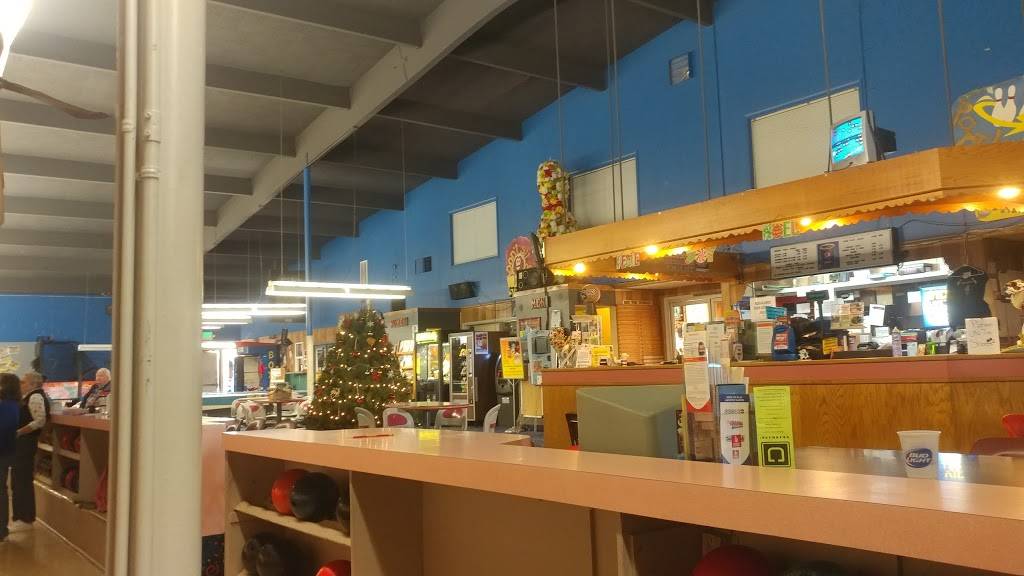 Town & Country Lanes | restaurant | 3500 River Rd N, Keizer, OR 97303, USA | 5033902221 OR +1 503-390-2221