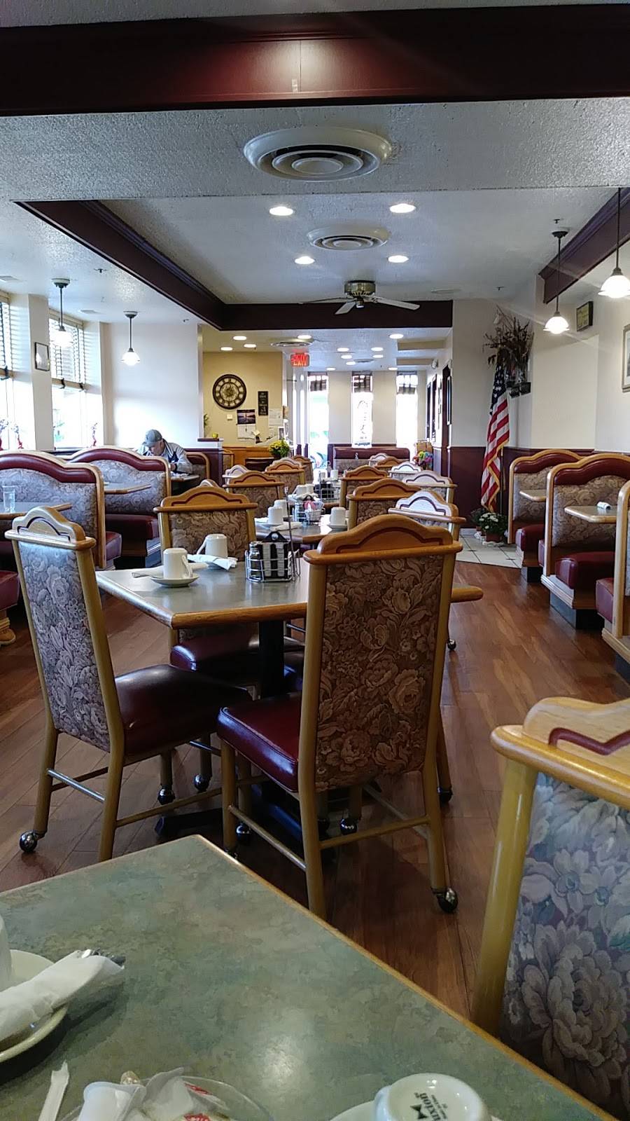 Silver Spoon | restaurant | 1601 W Jefferson St, Joliet, IL 60435, USA | 8157256202 OR +1 815-725-6202