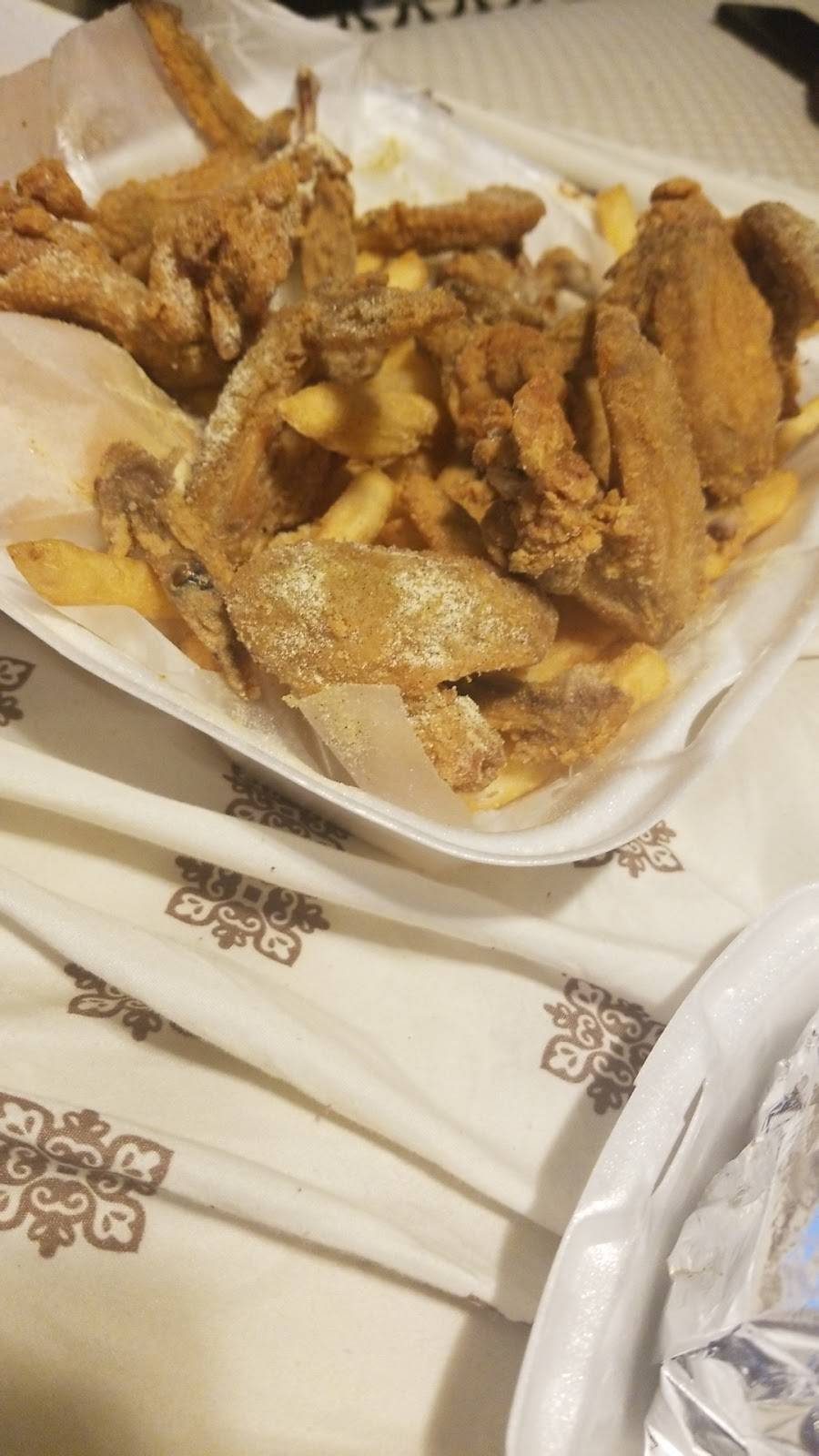 Fryerz | restaurant | 2635 W Fond Du Lac Ave, Milwaukee, WI 53206, USA | 4143744379 OR +1 414-374-4379