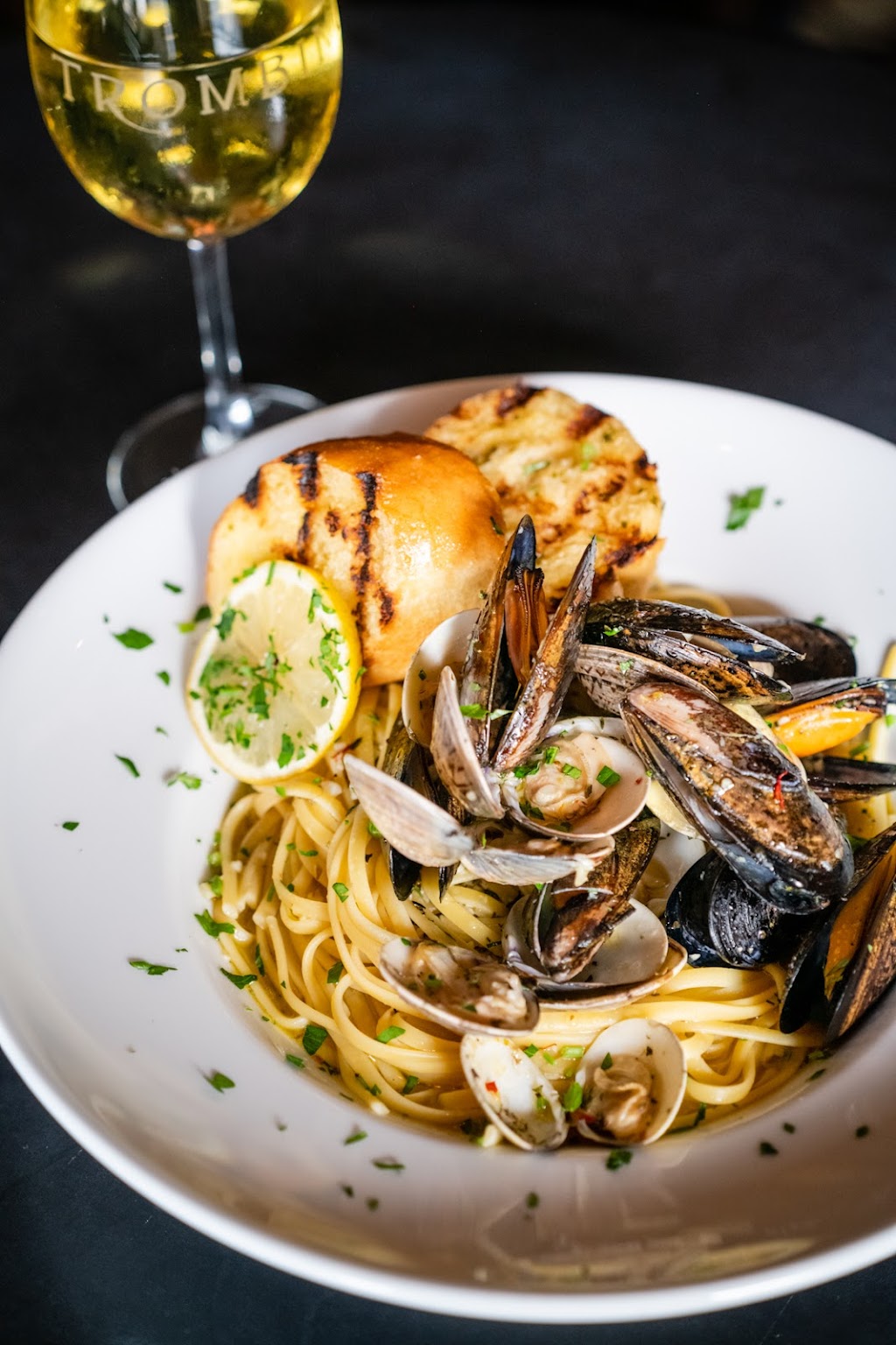 Trombinos Bistro Italiano | restaurant | 5415 Academy Rd NE, Albuquerque, NM 87109, USA | 5058215974 OR +1 505-821-5974