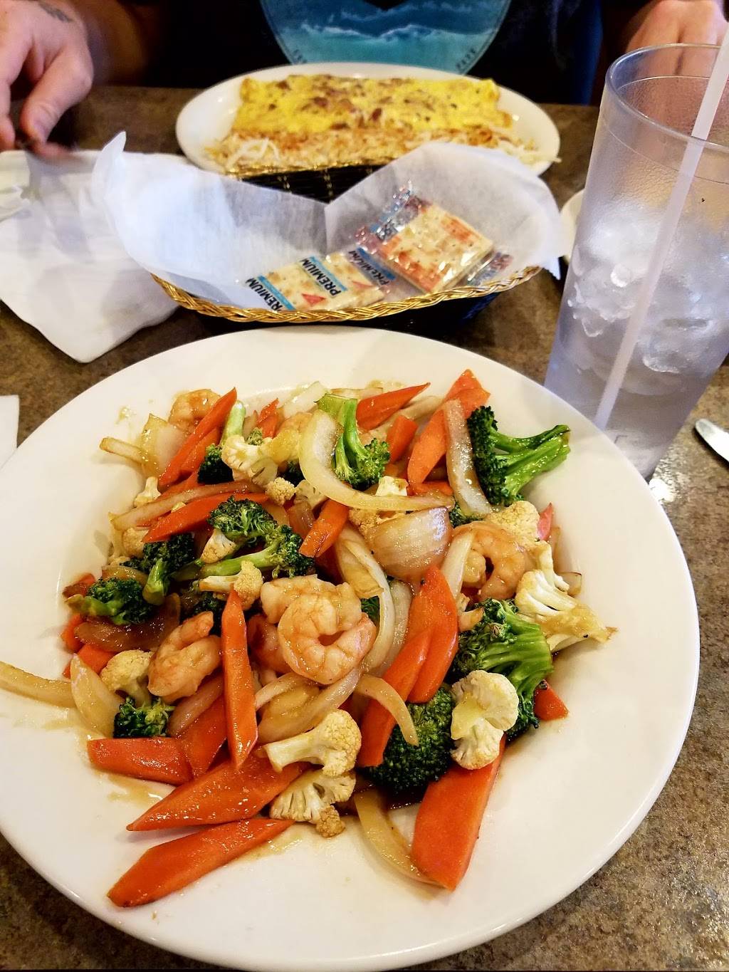 Rexs Golden Grill | restaurant | 2424 S Telegraph Rd, Dearborn, MI 48124, USA | 3135657066 OR +1 313-565-7066