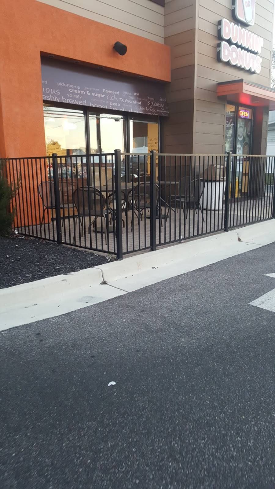 Dunkin Donuts | bakery | 8487 Fort Smallwood Rd, Pasadena, MD 21122, USA | 4104372121 OR +1 410-437-2121