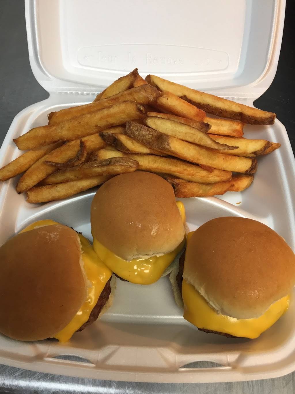 Cruisers Pit Beef | restaurant | 2340 Ruth Ave, Sparrows Point, MD 21219, USA | 4104775555 OR +1 410-477-5555