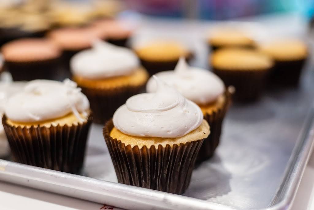 Smallcakes Lawrence | restaurant | 4801 Bauer Farm Drive F, Lawrence, KS 66049, USA | 7858561141 OR +1 785-856-1141