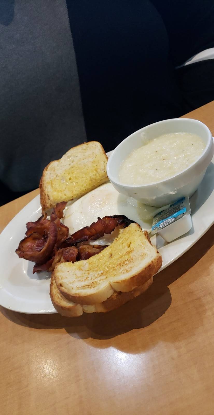 Eggs Up Grill | restaurant | 2664 N Hwy 17, Mt Pleasant, SC 29466, USA | 8433883654 OR +1 843-388-3654