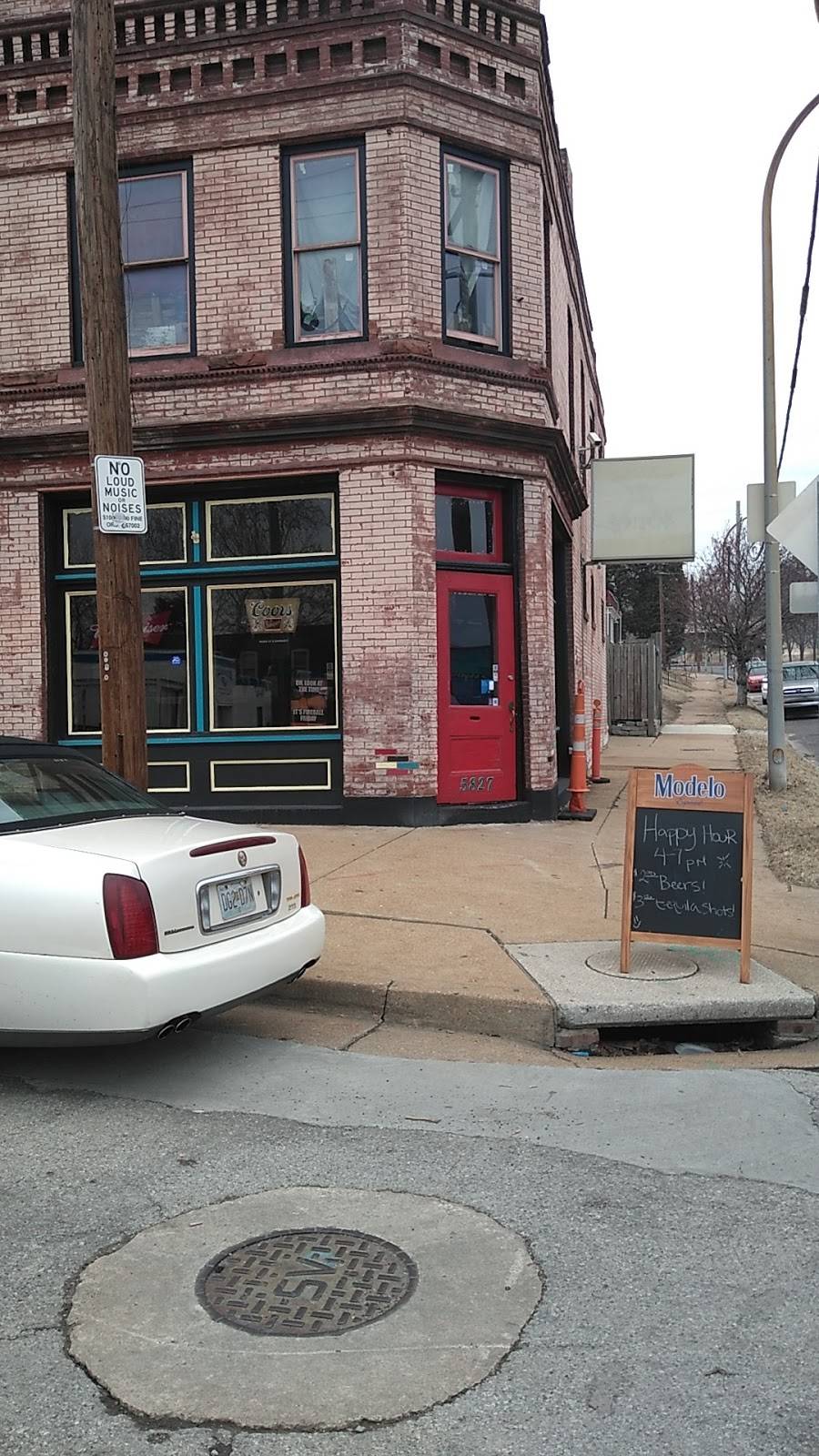 Larrys Corner Bar and Grill | restaurant | 5827 S Broadway, St. Louis, MO 63111, USA | 3143546475 OR +1 314-354-6475