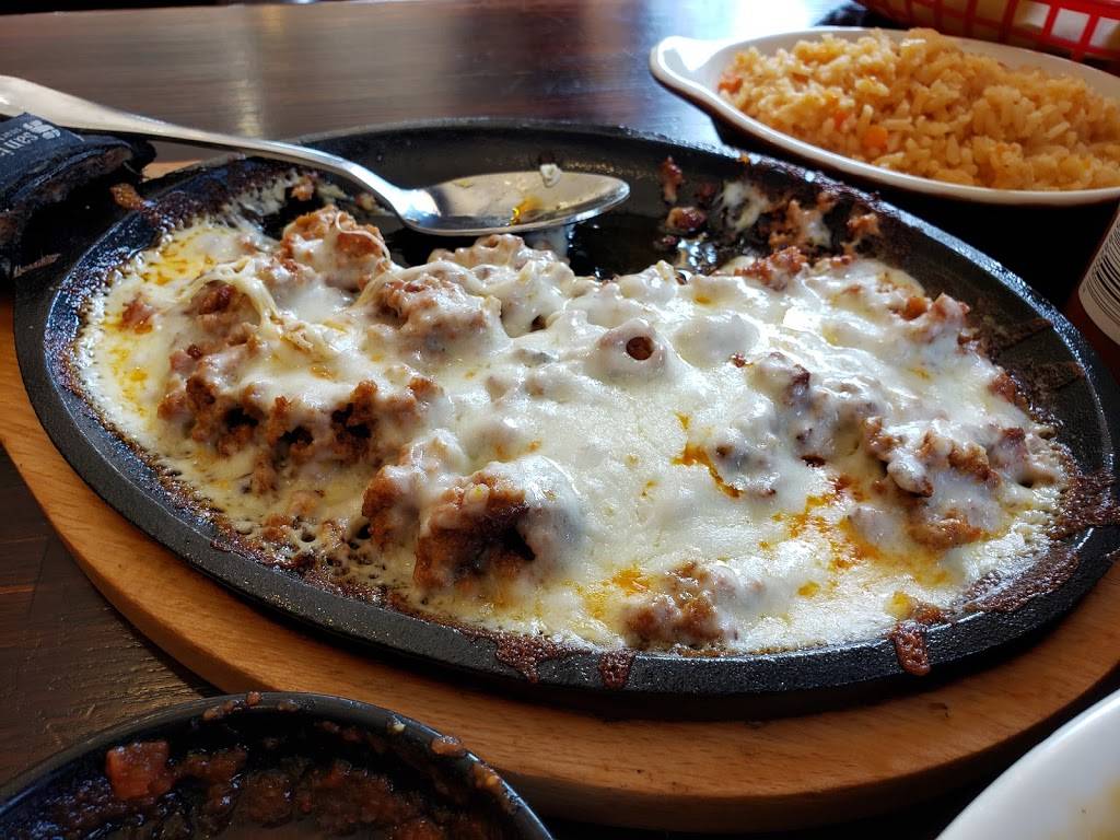 Ponchos Family Mexican Restaurant | restaurant | 5201 W Mississippi Ave, Lakewood, CO 80226, USA | 3033799272 OR +1 303-379-9272