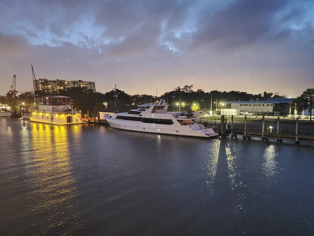 The Blue Crab Restaurant and Oyster Bar | restaurant | 7900 Lakeshore Dr, New Orleans, LA 70124, USA | 5042842898 OR +1 504-284-2898