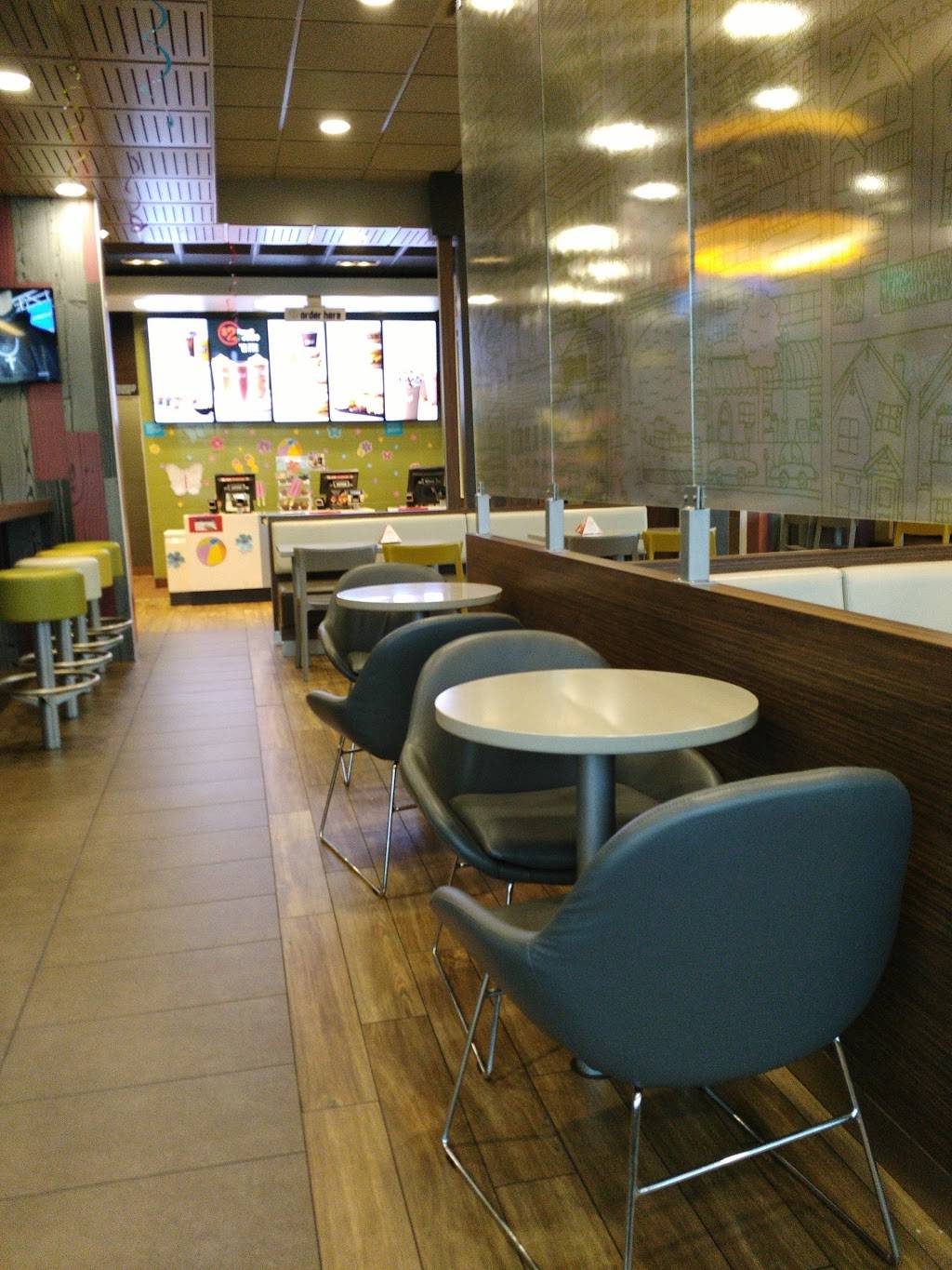 McDonalds | cafe | 72 Newport Ave, Rumford, RI 02916, USA | 4014348372 OR +1 401-434-8372