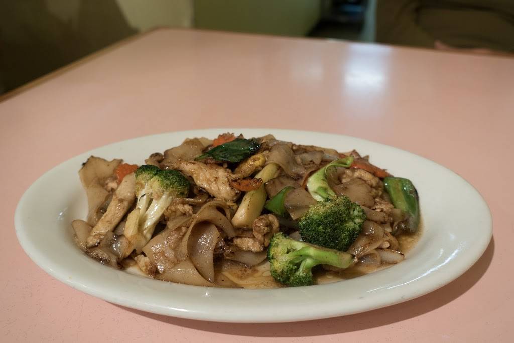 Js Noodles Star Thai | restaurant | 945 S Federal Blvd # E, Denver, CO 80219, USA | 3039225495 OR +1 303-922-5495