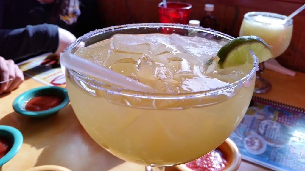 El Maguey | restaurant | 2201 N Belt Hwy, St Joseph, MO 64506, USA | 8162325601 OR +1 816-232-5601