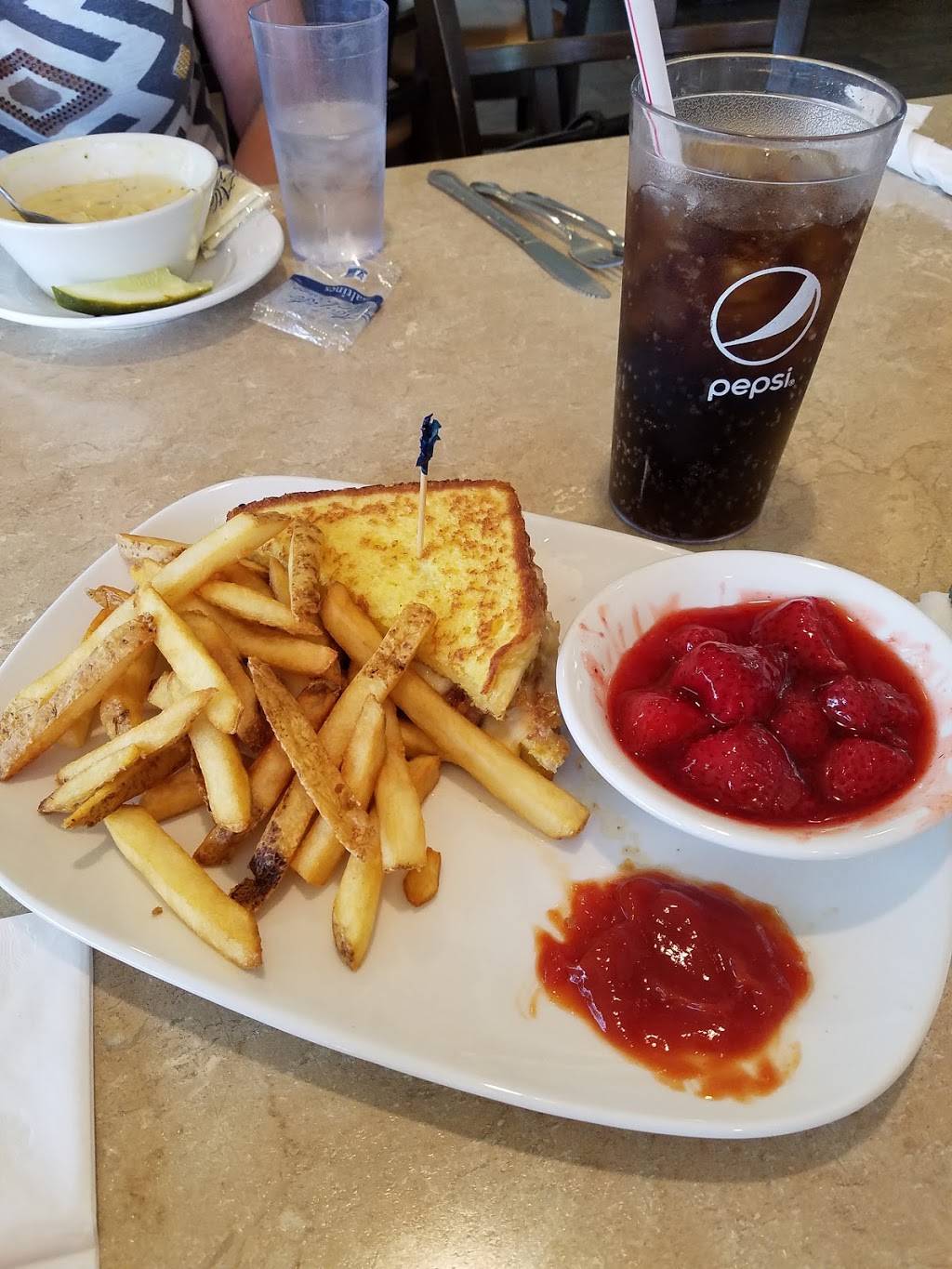 Kinni Cafe- River Falls | cafe | 702 N Main St, River Falls, WI 54022, USA | 7154259440 OR +1 715-425-9440