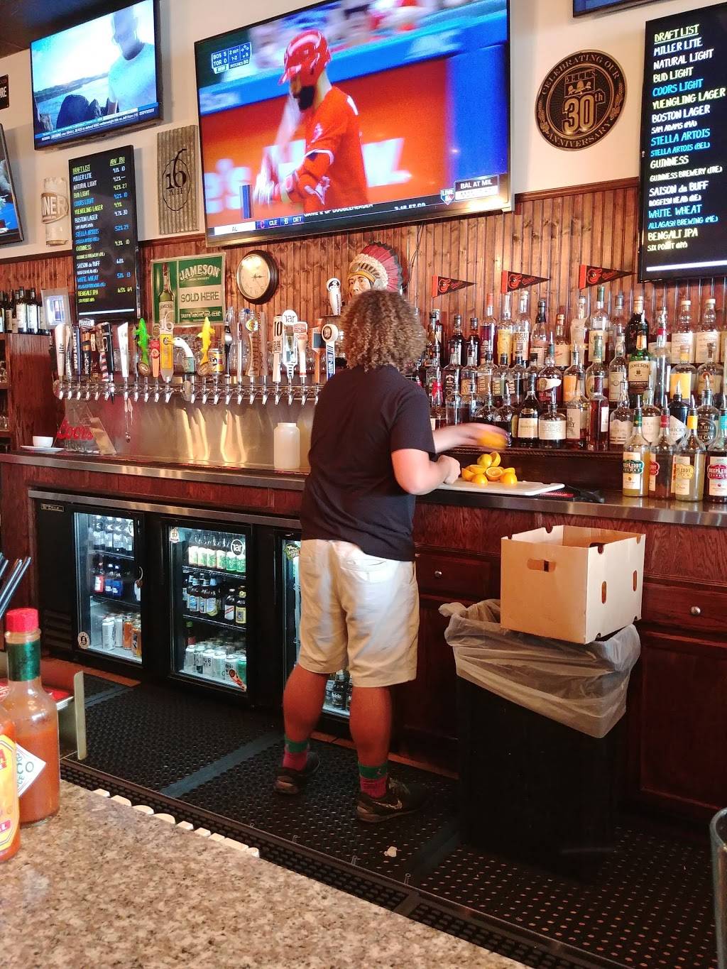 Hooked Up Ale House & Raw Bar | restaurant | 38069 Town Center Dr #20, Millville, DE 19967, USA | 3025394111 OR +1 302-539-4111