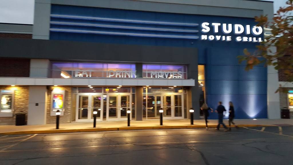Studio Movie Grill Wheaton | restaurant | 301 Rice Lake Square, Wheaton, IL 60189, USA | 6304809557 OR +1 630-480-9557
