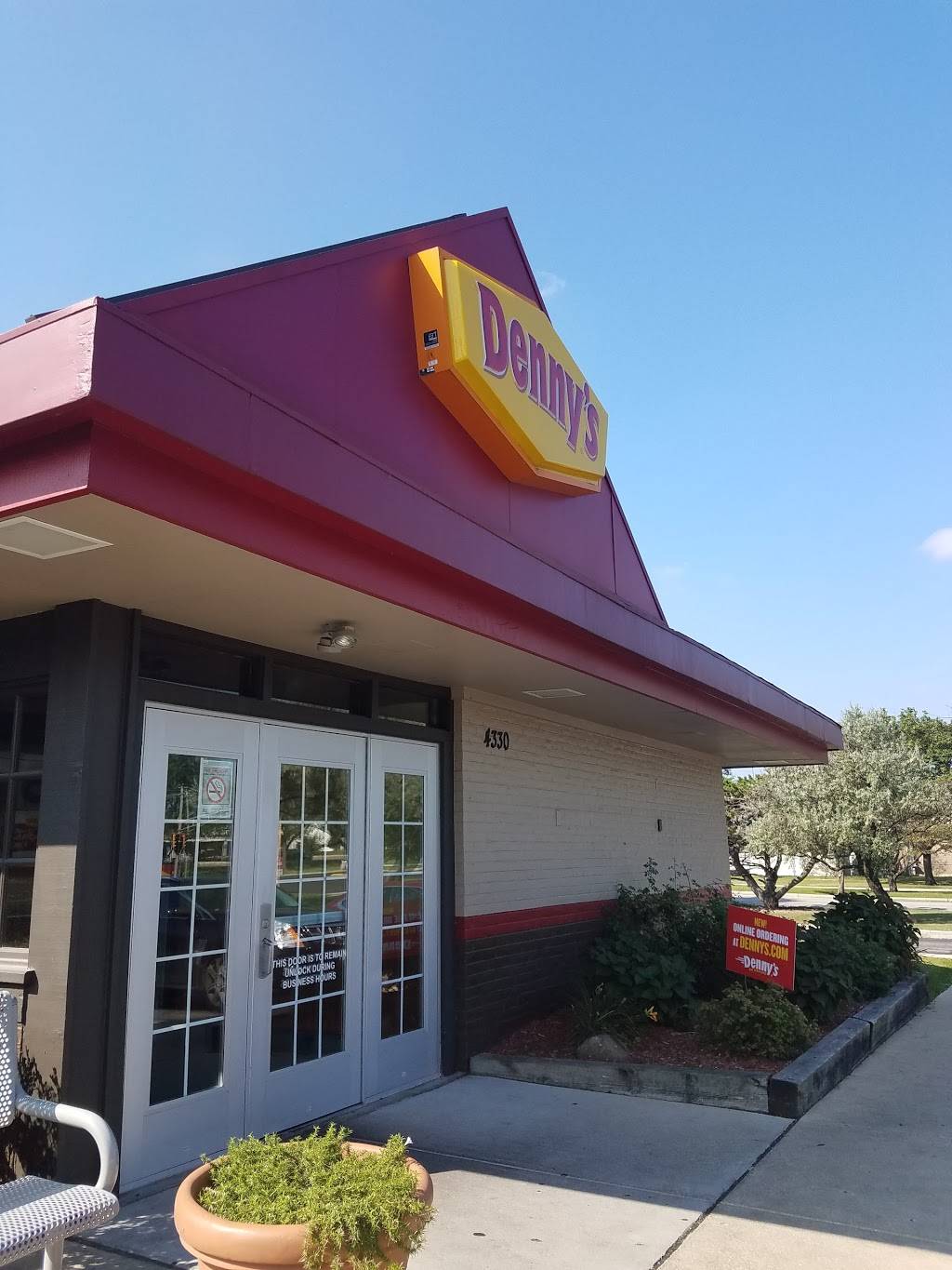 Dennys | restaurant | 4330, Aurora, IL 60504, USA | 6308513063 OR +1 630-851-3063