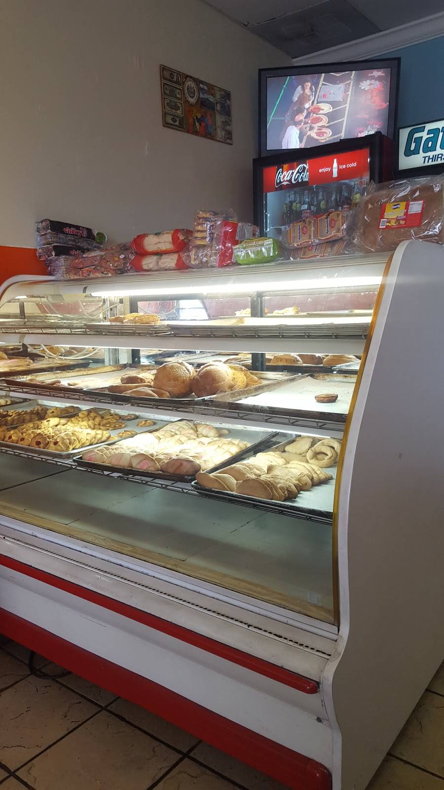 Bakery And Pupuseria Paquitas | restaurant | 8606 N Houston Rosslyn Rd, Houston, TX 77088, USA | 8327818125 OR +1 832-781-8125