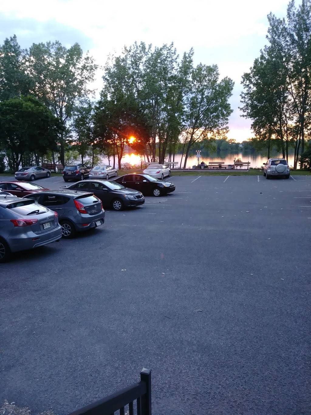 Restaurant Le Cuistot | restaurant | 4605 Boulevard Sainte-Rose, Laval, QC H7R 5S9, Canada | 4506275937 OR +1 450-627-5937