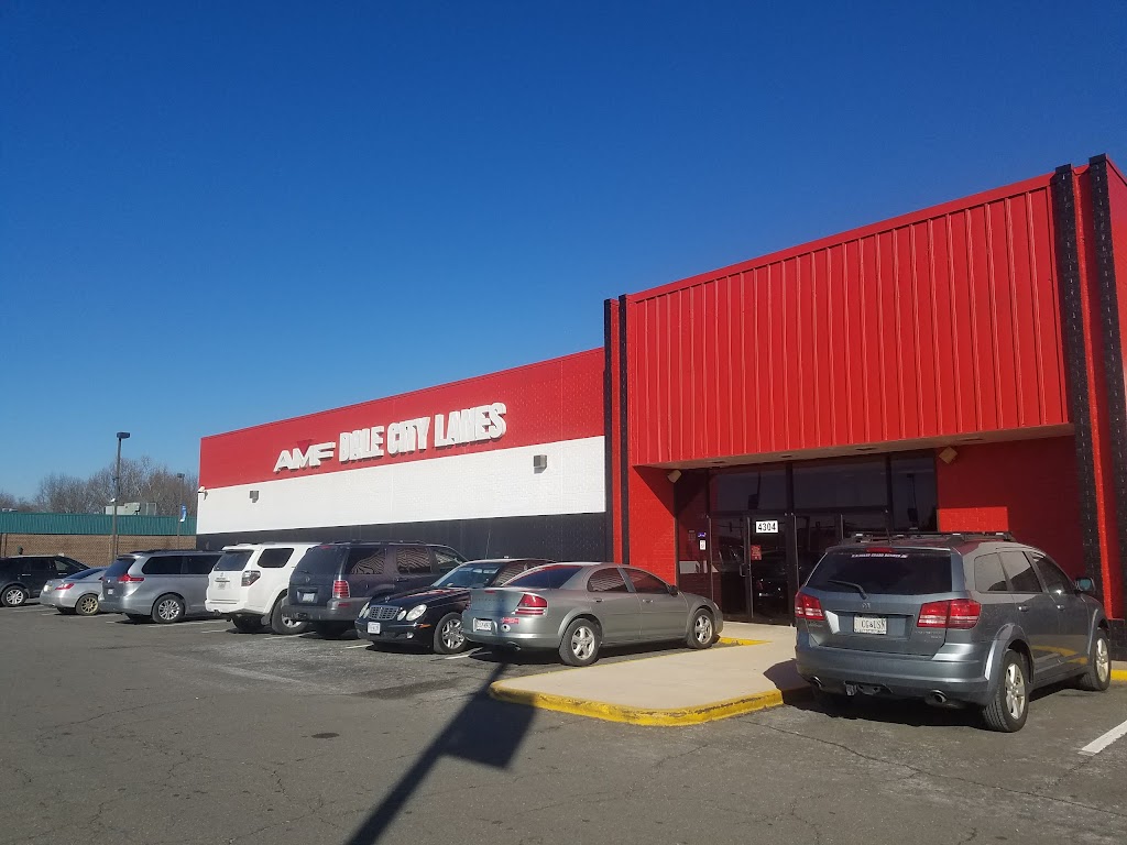 Bowlero Dale City | restaurant | 4304 Dale Blvd, Woodbridge, VA 22193, USA | 7036702111 OR +1 703-670-2111