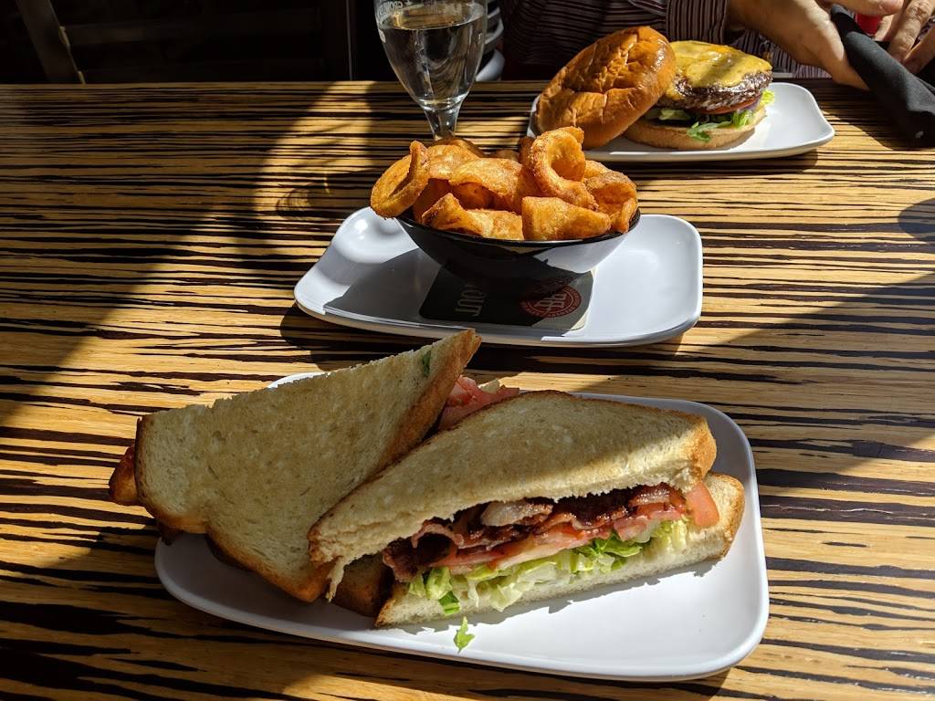 Growler USA - Portland | restaurant | 615 SW Harrison St suite b, Portland, OR 97201, USA | 5037253204 OR +1 503-725-3204