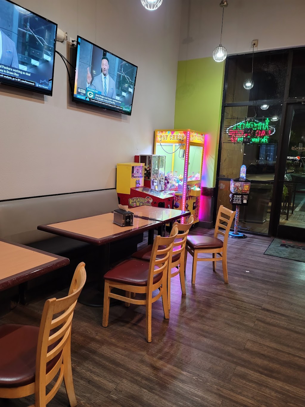 Angelinas Pizza | restaurant | 835 Seven Hills Dr, Henderson, NV 89052, USA | 7022601151 OR +1 702-260-1151