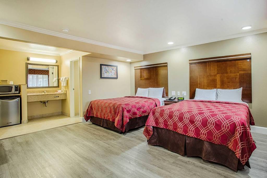 Econo Lodge Inn & Suites Near Legoland | restaurant | 3666 Pio Pico Dr, Carlsbad, CA 92008, USA | 7607294941 OR +1 760-729-4941