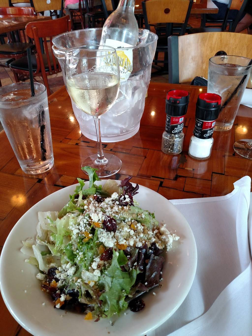 Mon Ami Restaurant and Historic Winery | restaurant | 3845 E Wine Cellar Rd, Port Clinton, OH 43452, USA | 4197974445 OR +1 419-797-4445