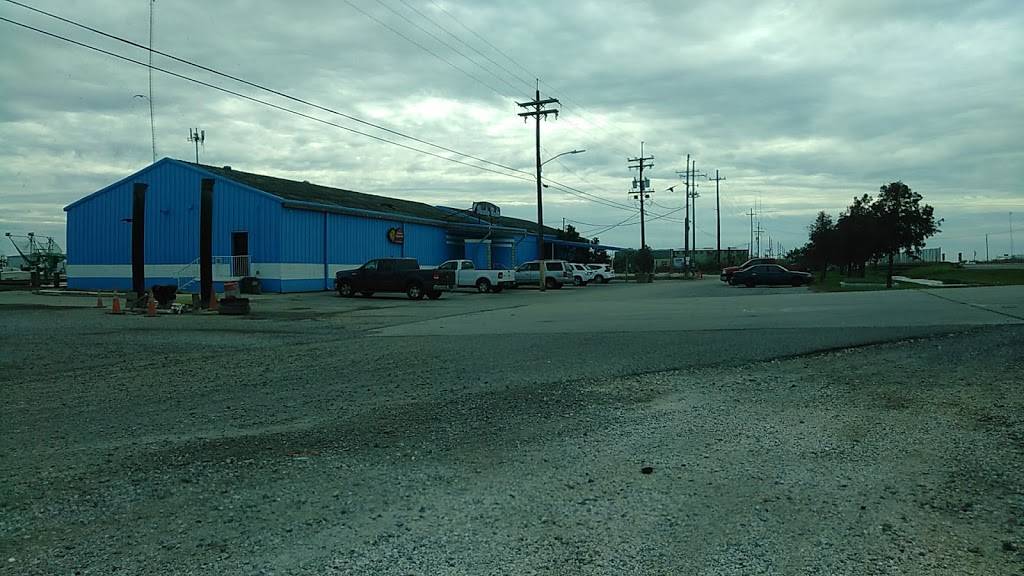 Paradise Restaurant | restaurant | 2101 Paris Rd, New Orleans, LA 70129, USA | 5042778054 OR +1 504-277-8054