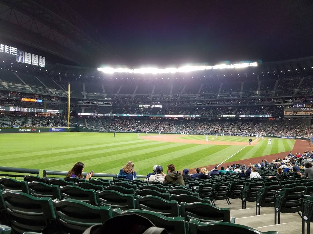 Holy Smoke BBQ | restaurant | 1250 1st Ave S, Seattle, WA 98134, USA | 2066643283 OR +1 206-664-3283