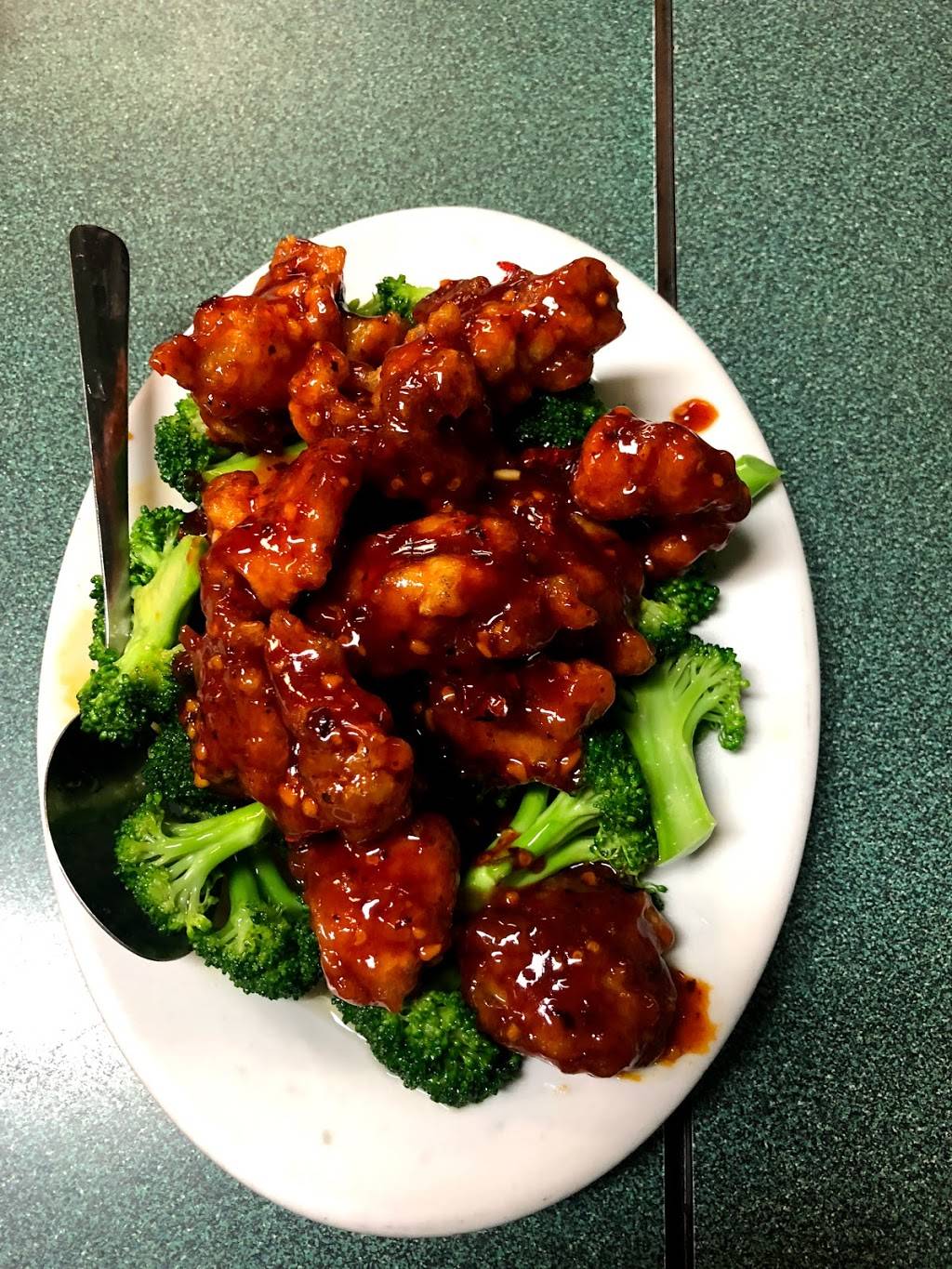 Yang Sheng Chinese Restaurant | restaurant | 662 Somerset St W, Ottawa, ON K1R 5K4, Canada | 6132355794 OR +1 613-235-5794