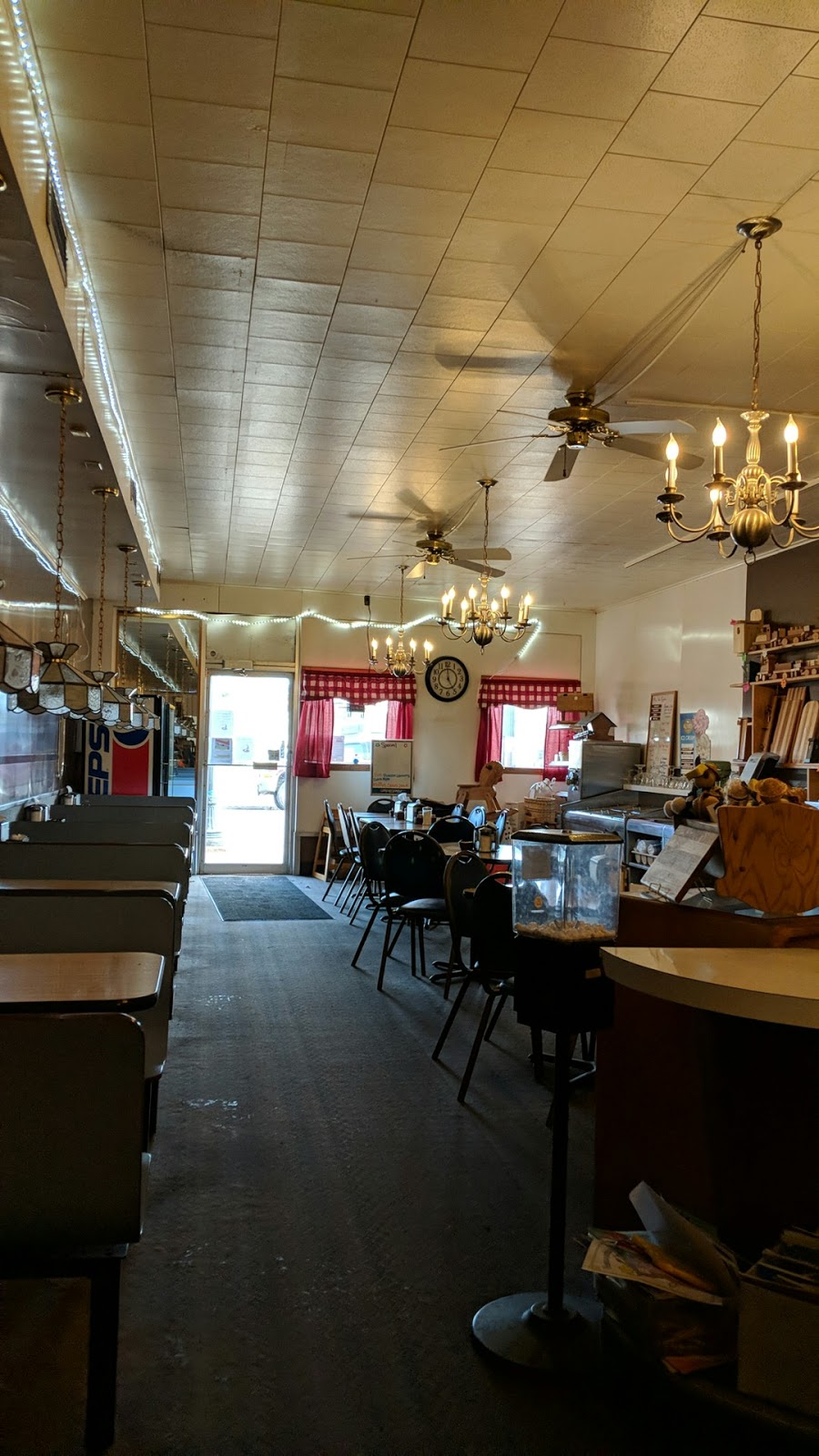 Bens Place | restaurant | 112 W Aurora St, Ironwood, MI 49938, USA | 9069325114 OR +1 906-932-5114