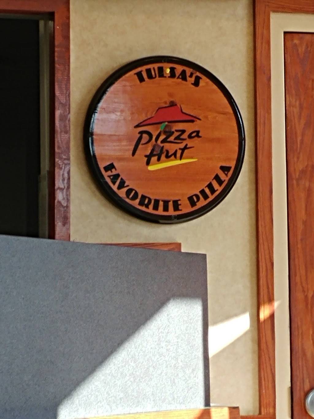 Pizza Hut | meal takeaway | 8215 S Harvard Ave, Tulsa, OK 74137, USA | 9184936592 OR +1 918-493-6592