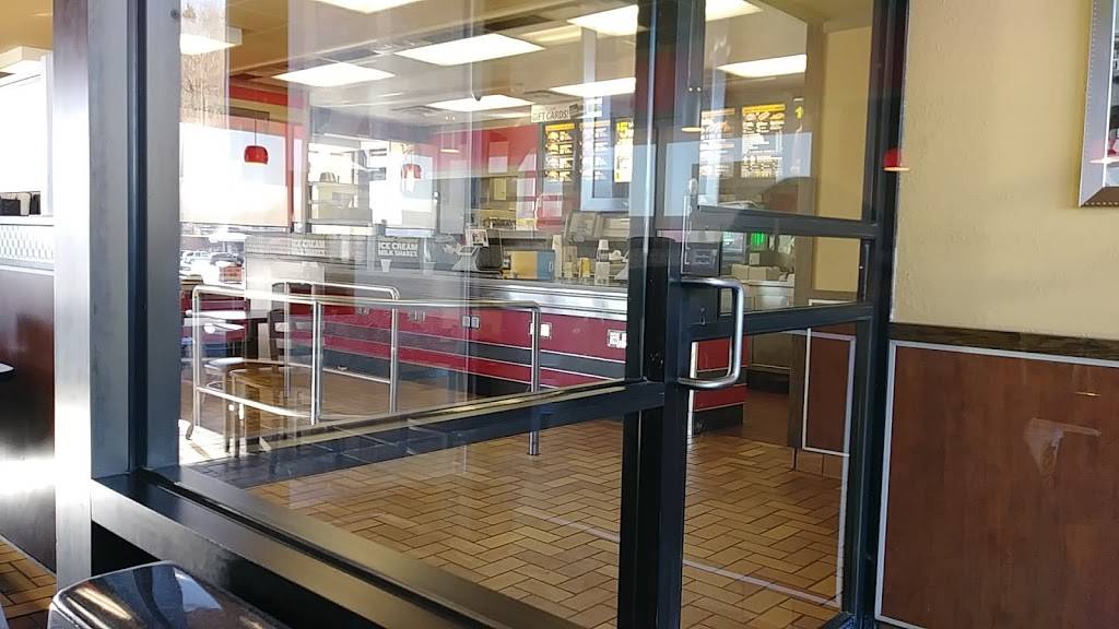 Hardees | restaurant | 1022 Main St, Altavista, VA 24517, USA | 4343695323 OR +1 434-369-5323