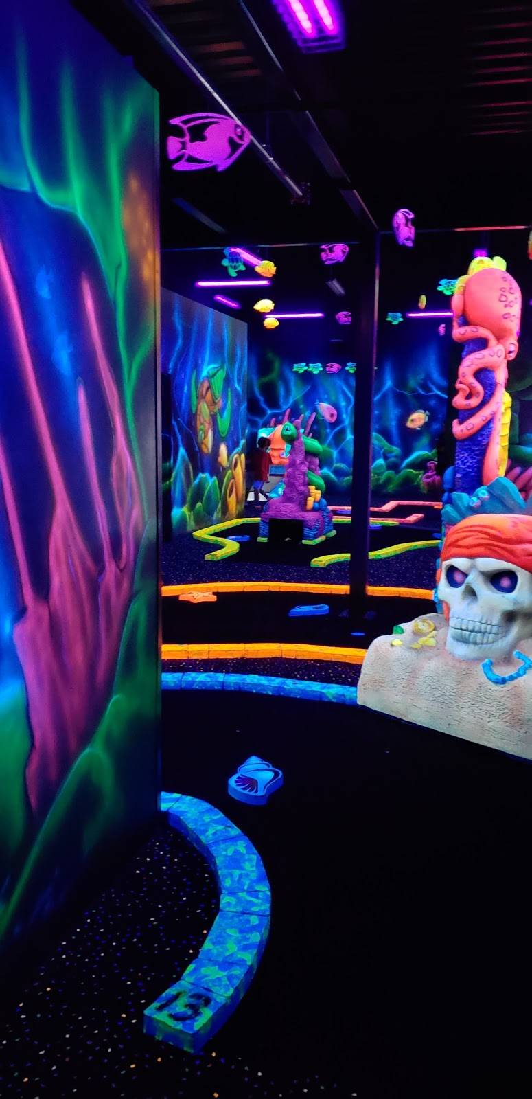 Zone 15 - Laser Tag, Mini-Putt, Réalité Virtuelle, Simulateurs d | restaurant | 3705 Autoroute des Laurentides, Laval, QC H7L 3H7, Canada | 4506814474 OR +1 450-681-4474