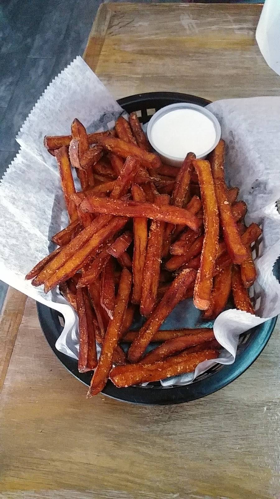 RC Dugans Craft Beer & Wing House | night club | 2314 Hempstead Turnpike, East Meadow, NY 11554, USA | 5165200325 OR +1 516-520-0325