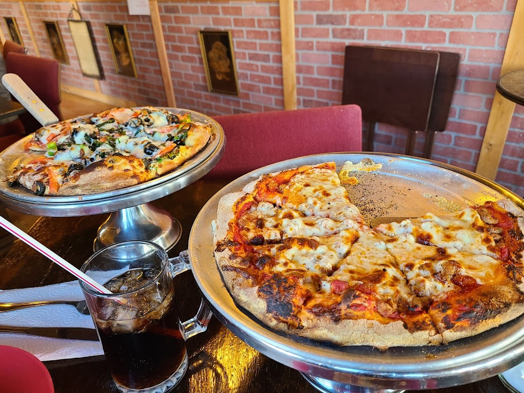 Tomatoes Pizza Pie | restaurant | 10 Main St, Marysvale, UT 84750, USA | 4353264444 OR +1 435-326-4444