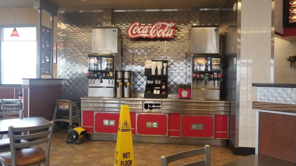 Hardees | restaurant | 3808 S Western Ave, Marion, IN 46953, USA | 7656771110 OR +1 765-677-1110