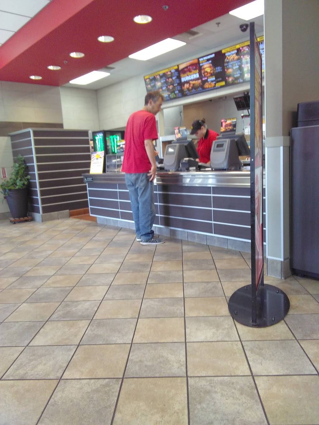 Carls Jr. | restaurant | 995 Tharp Rd, Yuba City, CA 95993, USA | 5306730995 OR +1 530-673-0995