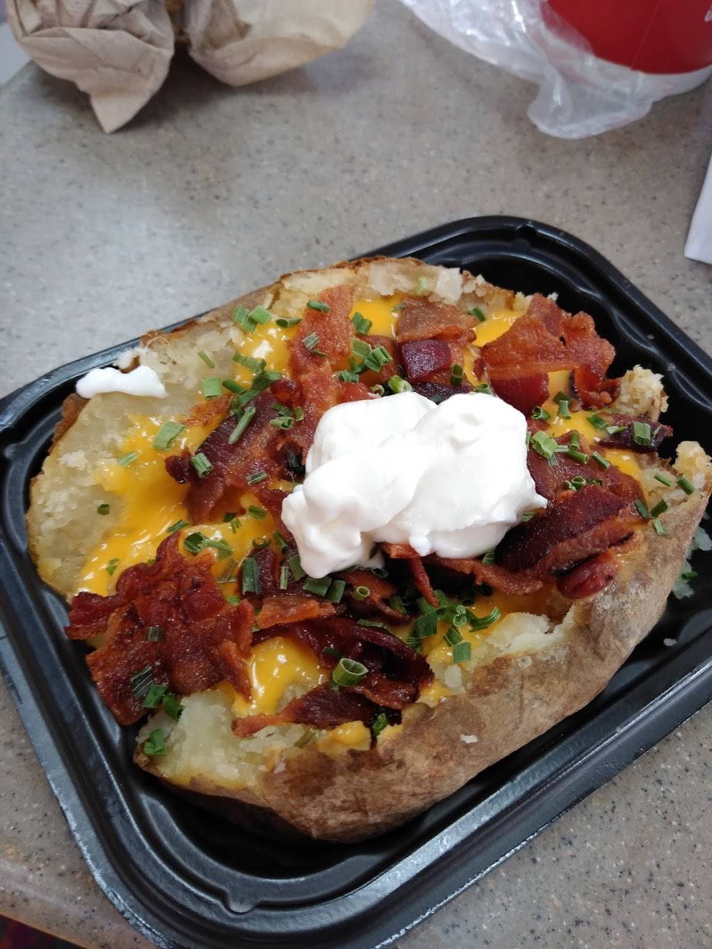 Wendys | restaurant | 90 Airport Rd, Hartford, CT 06114, USA | 8602008652 OR +1 860-200-8652