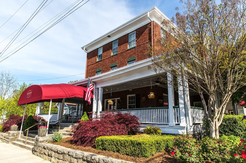 The Henderson | restaurant | 201 3rd Ave W, Hendersonville, NC 28739, USA | 8286962001 OR +1 828-696-2001