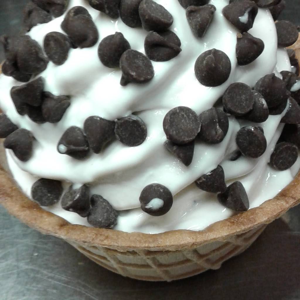 Lakewood Cafe | cafe | 13451 Riverside Dr E, Windsor, ON N8N 2M8, Canada | 5195516889 OR +1 519-551-6889